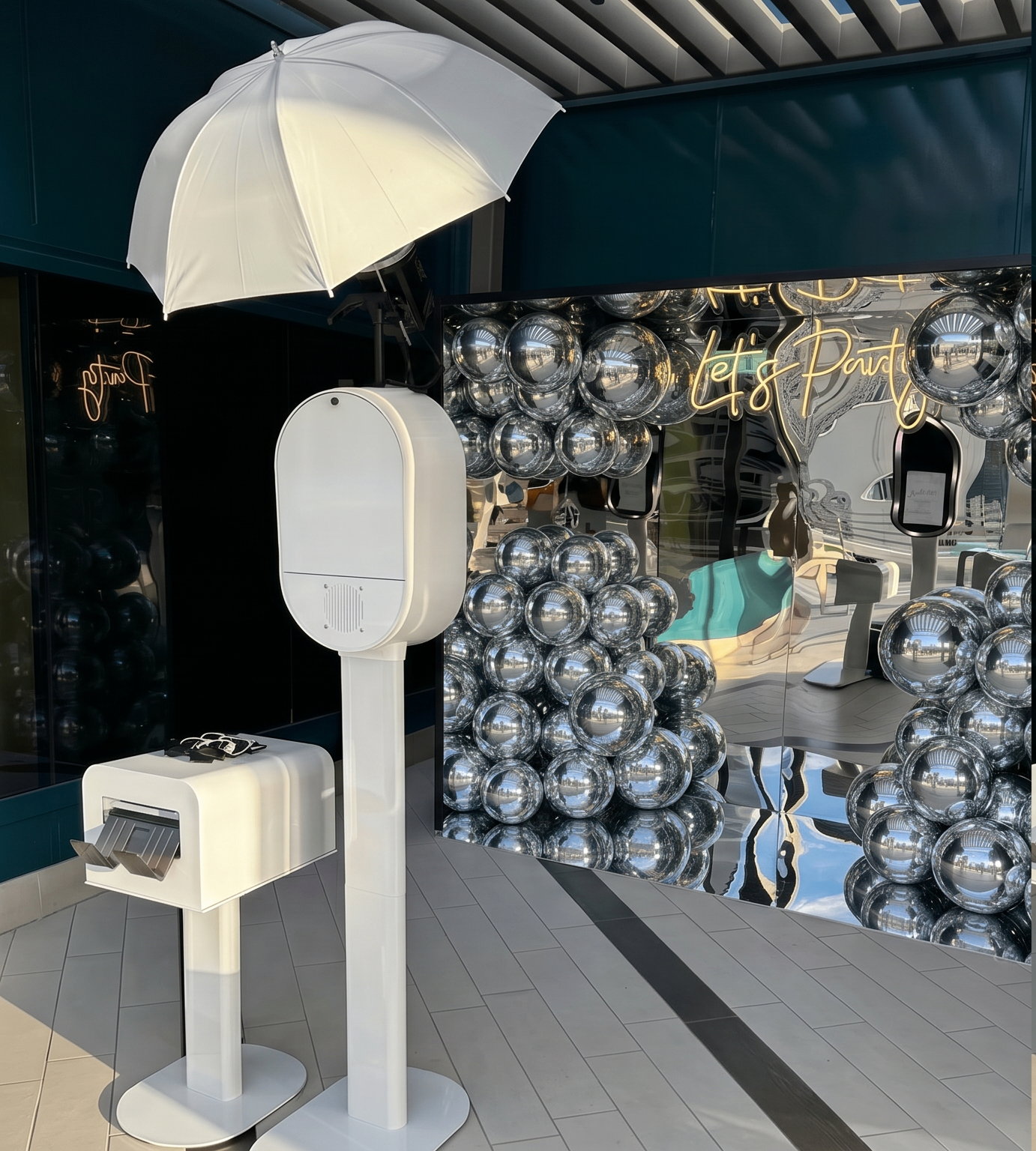 The Mirror Box — luxe spiegelbox setup met photobooth