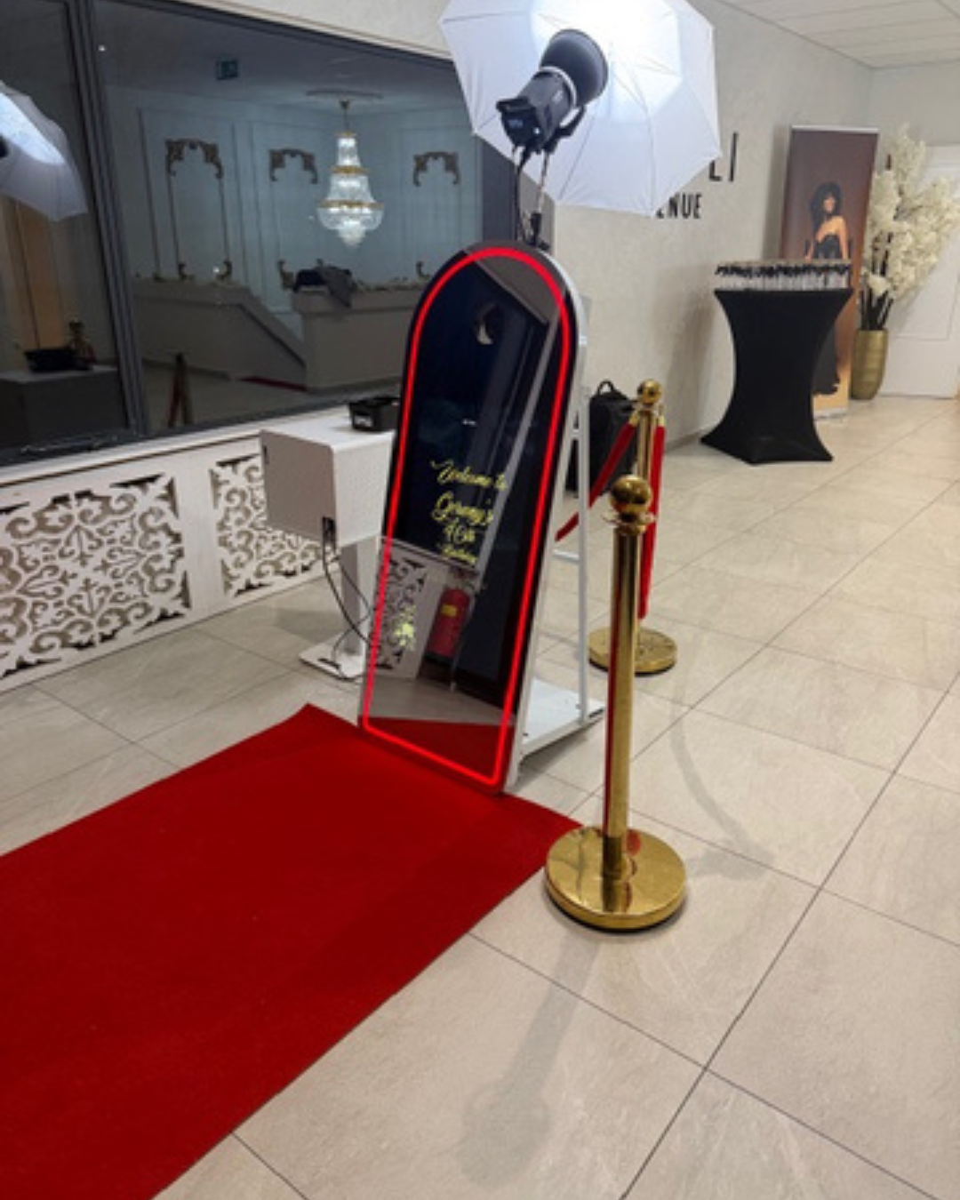 Mirror box met rode loper